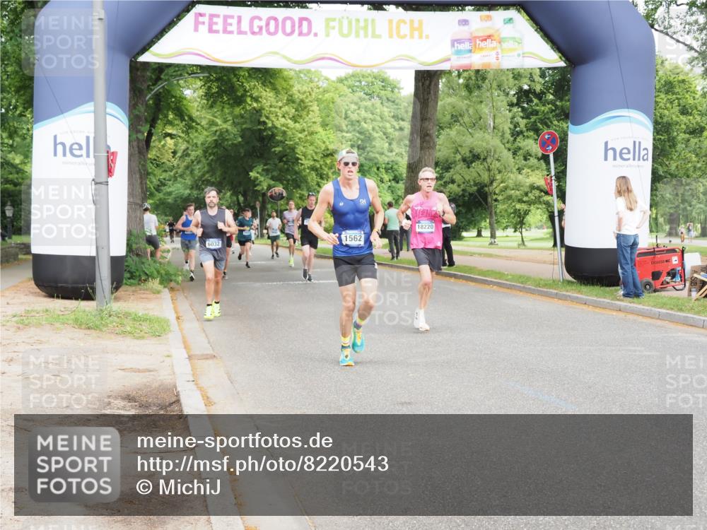 29.06.2025 - hella hamburg halbmarathon MichiJ http://msf.ph/oto/8220543 29.06.2025 10:24:18 Zwischen KM18-KM19 1562, 4050, 4740, 6032, 10771, 11559, 11898, 13419, 14603, 15115, 15991, 18220 meine-sportfotos.de