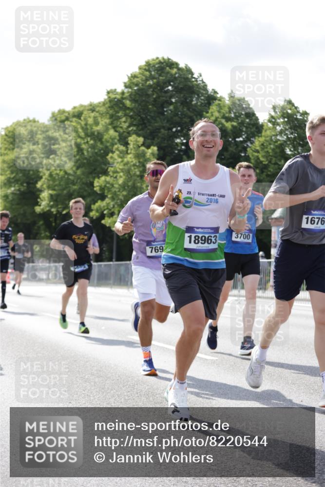 29.06.2025 - hella hamburg halbmarathon Jannik Wohlers http://msf.ph/oto/8220544 29.06.2025 09:50:49 Lombardsbrücke 1136, 1256, 1912, 1941, 1962, 2579, 3700, 4854, 4888, 4889, 5087, 5275, 5387, 6593, 6721, 6901, 7116, 7284, 7378, 7693, 7962, 8122, 8319, 8966, 9262, 9313, 9371, 9755, 9833, 9885, 10193, 10415, 10469, 11907, 11922, 12153, 12385, 12434, 12808, 12915, 13268, 13525, 14093, 14201, 14210, 14447, 14811, 14816, 15424, 15654, 15706, 15862, 16224, 16295, 16761, 17492, 17668, 17834, 18274, 18650, 18963 meine-sportfotos.de