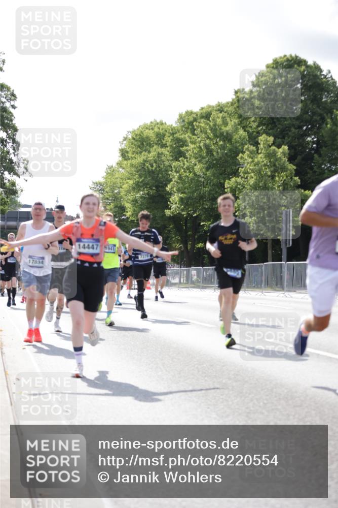 29.06.2025 - hella hamburg halbmarathon Jannik Wohlers http://msf.ph/oto/8220554 29.06.2025 09:50:49 Lombardsbrücke 1136, 1256, 1912, 1941, 1962, 2579, 3700, 4854, 4888, 4889, 5087, 5275, 5387, 6593, 6721, 6901, 7116, 7284, 7378, 7693, 7962, 8122, 8319, 8966, 9262, 9313, 9371, 9755, 9833, 9885, 10193, 10415, 10469, 11907, 11922, 12153, 12385, 12434, 12808, 12915, 13268, 13525, 14093, 14201, 14210, 14447, 14811, 14816, 15424, 15654, 15706, 15862, 16224, 16295, 16761, 17492, 17668, 17834, 18274, 18650, 18963 meine-sportfotos.de