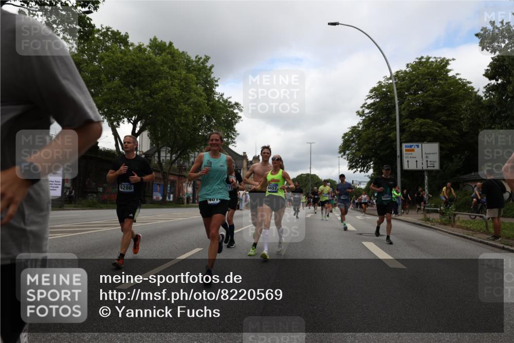 29.06.2025 - hella hamburg halbmarathon Yannick Fuchs http://msf.ph/oto/8220569 29.06.2025 10:46:02 20KM 2287, 2364, 2396, 2397, 2595, 2670, 2818, 4140, 4814, 5008, 5032, 5093, 5102, 5482, 6286, 6390, 6657, 7409, 7724, 7732, 8371, 8413, 8661, 8710, 9082, 9093, 10115, 11551, 11791, 12224, 12367, 12580, 13015, 13047, 13051, 13792, 14122, 14300, 14561, 15356, 15643, 15727, 15829, 15831, 16003, 16179, 16357, 16591, 17033, 17815, 17978, 17997, 18019, 18475, 18801, 18869, 18982 meine-sportfotos.de