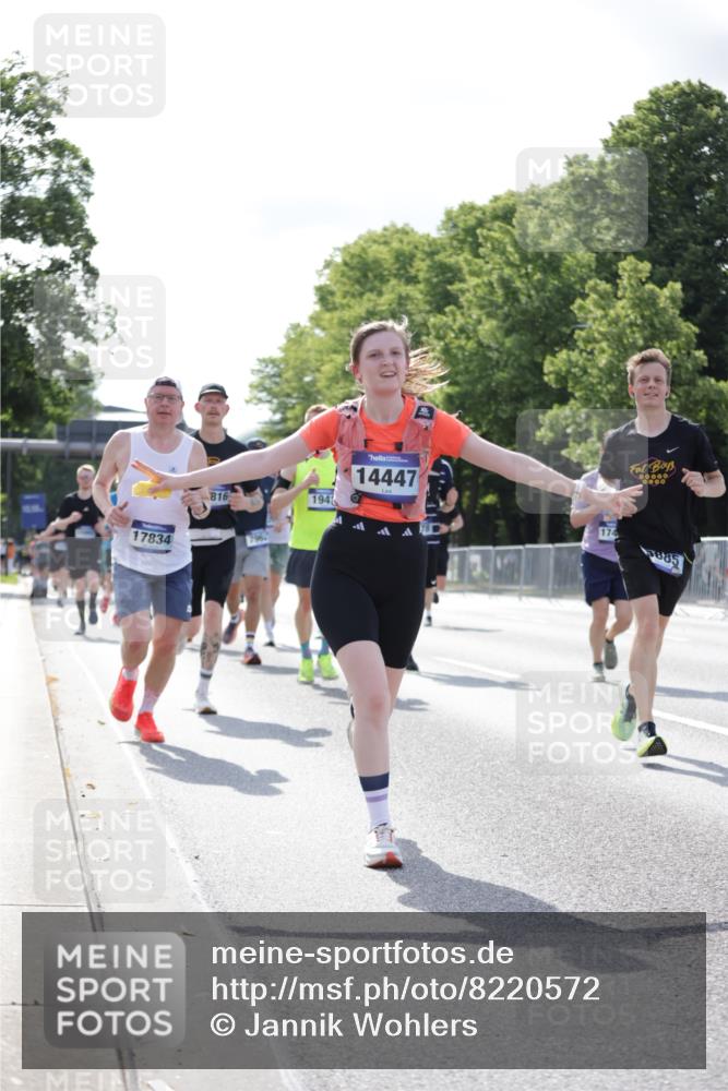 29.06.2025 - hella hamburg halbmarathon Jannik Wohlers http://msf.ph/oto/8220572 29.06.2025 09:50:50 Lombardsbrücke 1136, 1256, 1912, 1941, 1962, 2579, 3700, 4854, 4888, 4889, 5275, 5387, 6593, 6721, 6901, 7116, 7284, 7378, 7693, 7962, 8122, 8319, 8966, 9262, 9313, 9371, 9755, 9833, 9885, 10193, 10415, 10469, 11907, 11922, 12153, 12385, 12434, 12808, 12915, 13268, 13525, 14093, 14201, 14210, 14447, 14811, 14816, 15424, 15654, 15706, 15862, 16224, 16295, 16656, 16761, 17492, 17668, 17834, 18274, 18650, 18963 meine-sportfotos.de