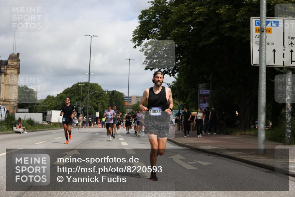 29.06.2025 - hella hamburg halbmarathon Yannick Fuchs http://msf.ph/oto/8220593 29.06.2025 10:33:02 20KM 1042, 1615, 1688, 1710, 2262, 2296, 2745, 2849, 3014, 3431, 3530, 4148, 5091, 5248, 6095, 6684, 7110, 7229, 8002, 8091, 11049, 11379, 12915, 13755, 14688, 14992, 15372, 16075, 17154, 17623, 17722, 18529, 18584, 18761 meine-sportfotos.de