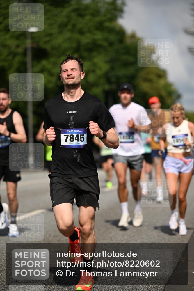 29.06.2025 - hella hamburg halbmarathon Dr. Thomas Lammeyer http://msf.ph/oto/8220602 29.06.2025 09:49:36 Kennedybrücke 2525, 3809, 3843, 3955, 4812, 5042, 6169, 6495, 7055, 7534, 7845, 7901, 8784, 8956, 9345, 10298, 10453, 10929, 11199, 11230 meine-sportfotos.de