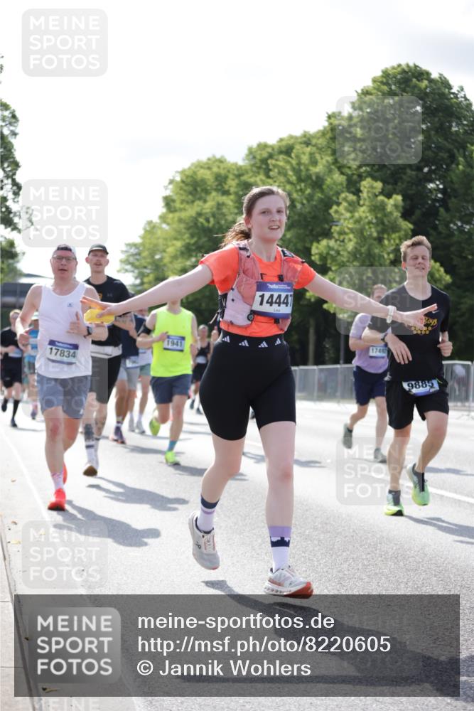 29.06.2025 - hella hamburg halbmarathon Jannik Wohlers http://msf.ph/oto/8220605 29.06.2025 09:50:50 Lombardsbrücke 1136, 1256, 1912, 1941, 1962, 2579, 3700, 4854, 4888, 4889, 5275, 5387, 6593, 6721, 6901, 7116, 7284, 7378, 7693, 7962, 8122, 8319, 8966, 9262, 9313, 9371, 9755, 9833, 9885, 10193, 10415, 10469, 11907, 11922, 12153, 12385, 12434, 12808, 12915, 13268, 13525, 14093, 14201, 14210, 14447, 14811, 14816, 15424, 15654, 15706, 15862, 16224, 16295, 16656, 16761, 17492, 17668, 17834, 18274, 18650, 18963 meine-sportfotos.de