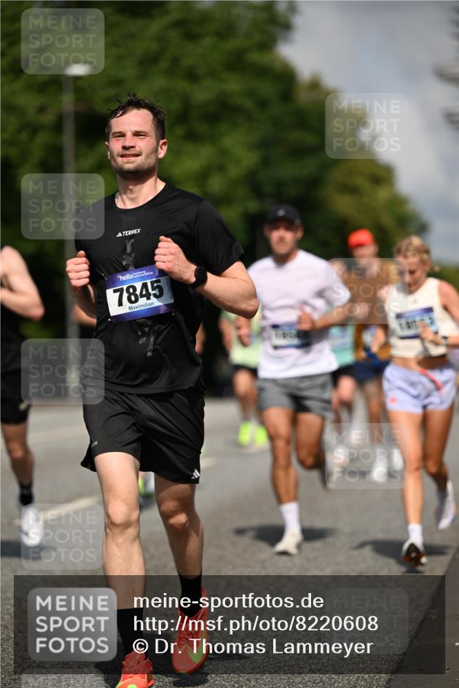 29.06.2025 - hella hamburg halbmarathon Dr. Thomas Lammeyer http://msf.ph/oto/8220608 29.06.2025 09:49:36 Kennedybrücke 2525, 3809, 3843, 3955, 4812, 5042, 6169, 6495, 7055, 7534, 7845, 7901, 8784, 8956, 9345, 10298, 10453, 10929, 11199, 11230 meine-sportfotos.de