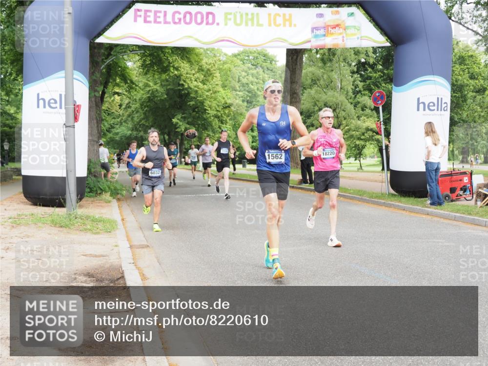 29.06.2025 - hella hamburg halbmarathon MichiJ http://msf.ph/oto/8220610 29.06.2025 10:24:18 Zwischen KM18-KM19 1562, 4050, 4740, 6032, 10771, 11559, 11898, 13419, 14603, 15115, 15991, 18220 meine-sportfotos.de