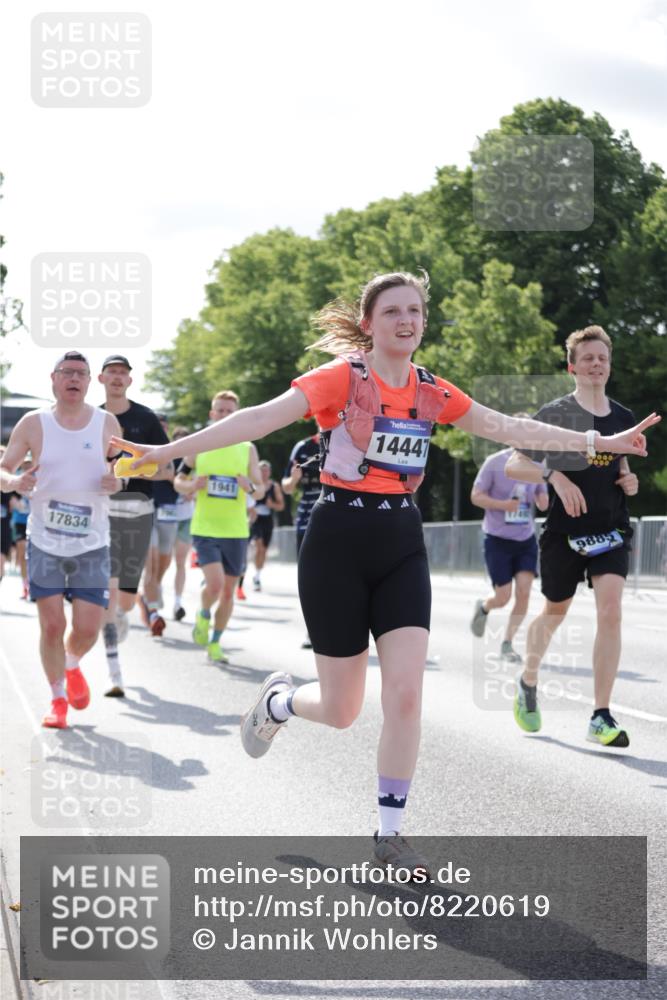 29.06.2025 - hella hamburg halbmarathon Jannik Wohlers http://msf.ph/oto/8220619 29.06.2025 09:50:50 Lombardsbrücke 1136, 1256, 1912, 1941, 1962, 2579, 3700, 4854, 4888, 4889, 5275, 5387, 6593, 6721, 6901, 7116, 7284, 7378, 7693, 7962, 8122, 8319, 8966, 9262, 9313, 9371, 9755, 9833, 9885, 10193, 10415, 10469, 11907, 11922, 12153, 12385, 12434, 12808, 12915, 13268, 13525, 14093, 14201, 14210, 14447, 14811, 14816, 15424, 15654, 15706, 15862, 16224, 16295, 16656, 16761, 17492, 17668, 17834, 18274, 18650, 18963 meine-sportfotos.de