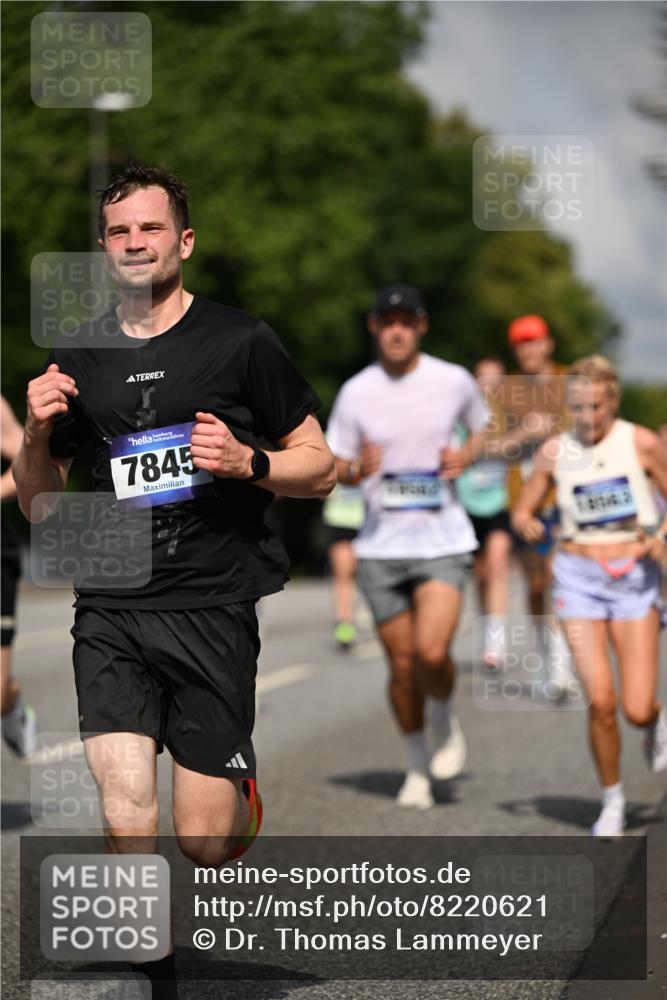 29.06.2025 - hella hamburg halbmarathon Dr. Thomas Lammeyer http://msf.ph/oto/8220621 29.06.2025 09:49:36 Kennedybrücke 2525, 3809, 3843, 3955, 4812, 5042, 6169, 6495, 7055, 7534, 7845, 7901, 8784, 8956, 9345, 10298, 10453, 10929, 11199, 11230 meine-sportfotos.de