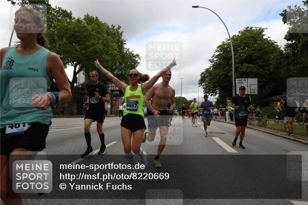 29.06.2025 - hella hamburg halbmarathon Yannick Fuchs http://msf.ph/oto/8220669 29.06.2025 10:46:02 20KM 2287, 2364, 2396, 2397, 2595, 2670, 2818, 4140, 4814, 5008, 5032, 5093, 5102, 5482, 6286, 6390, 6657, 7409, 7724, 7732, 8371, 8413, 8661, 8710, 9082, 9093, 10115, 11551, 11791, 12224, 12367, 12580, 13015, 13047, 13051, 13792, 14122, 14300, 14561, 15356, 15643, 15727, 15829, 15831, 16003, 16179, 16357, 16591, 17033, 17815, 17978, 17997, 18019, 18475, 18801, 18869, 18982 meine-sportfotos.de