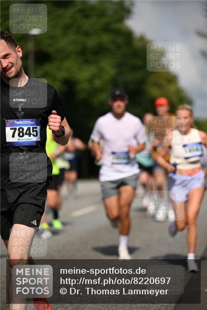 29.06.2025 - hella hamburg halbmarathon Dr. Thomas Lammeyer http://msf.ph/oto/8220697 29.06.2025 09:49:36 Kennedybrücke 2525, 3809, 3843, 3955, 4812, 5042, 6169, 6495, 7055, 7534, 7845, 7901, 8784, 8956, 9345, 10298, 10453, 10929, 11199, 11230 meine-sportfotos.de