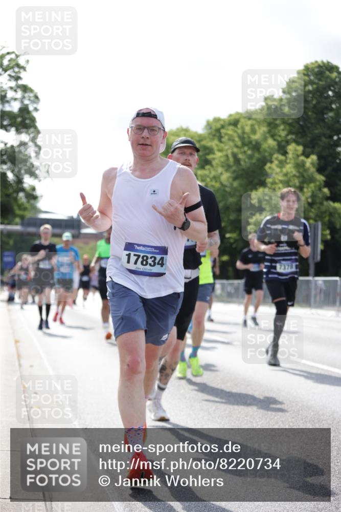 29.06.2025 - hella hamburg halbmarathon Jannik Wohlers http://msf.ph/oto/8220734 29.06.2025 09:50:52 Lombardsbrücke 1136, 1256, 1912, 1941, 2579, 3700, 4854, 4888, 4889, 5275, 5387, 6593, 6721, 6901, 7284, 7378, 7693, 7962, 8122, 8319, 9262, 9313, 9371, 9755, 9833, 9885, 10193, 10415, 10469, 11049, 11907, 11922, 12153, 12385, 12434, 12808, 12915, 13268, 13525, 14093, 14201, 14210, 14447, 14811, 14816, 15424, 15654, 15706, 15862, 16224, 16295, 16656, 16761, 17492, 17668, 17834, 18274, 18650, 18963 meine-sportfotos.de
