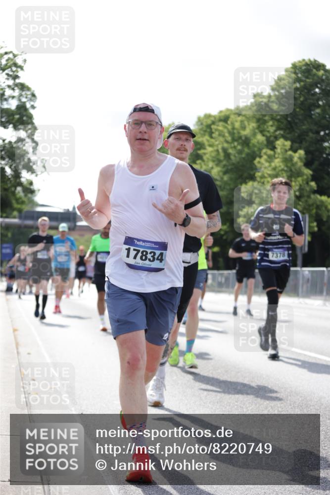 29.06.2025 - hella hamburg halbmarathon Jannik Wohlers http://msf.ph/oto/8220749 29.06.2025 09:50:52 Lombardsbrücke 1136, 1256, 1912, 1941, 2579, 3700, 4854, 4888, 4889, 5275, 5387, 6593, 6721, 6901, 7284, 7378, 7693, 7962, 8122, 8319, 9262, 9313, 9371, 9755, 9833, 9885, 10193, 10415, 10469, 11049, 11907, 11922, 12153, 12385, 12434, 12808, 12915, 13268, 13525, 14093, 14201, 14210, 14447, 14811, 14816, 15424, 15654, 15706, 15862, 16224, 16295, 16656, 16761, 17492, 17668, 17834, 18274, 18650, 18963 meine-sportfotos.de