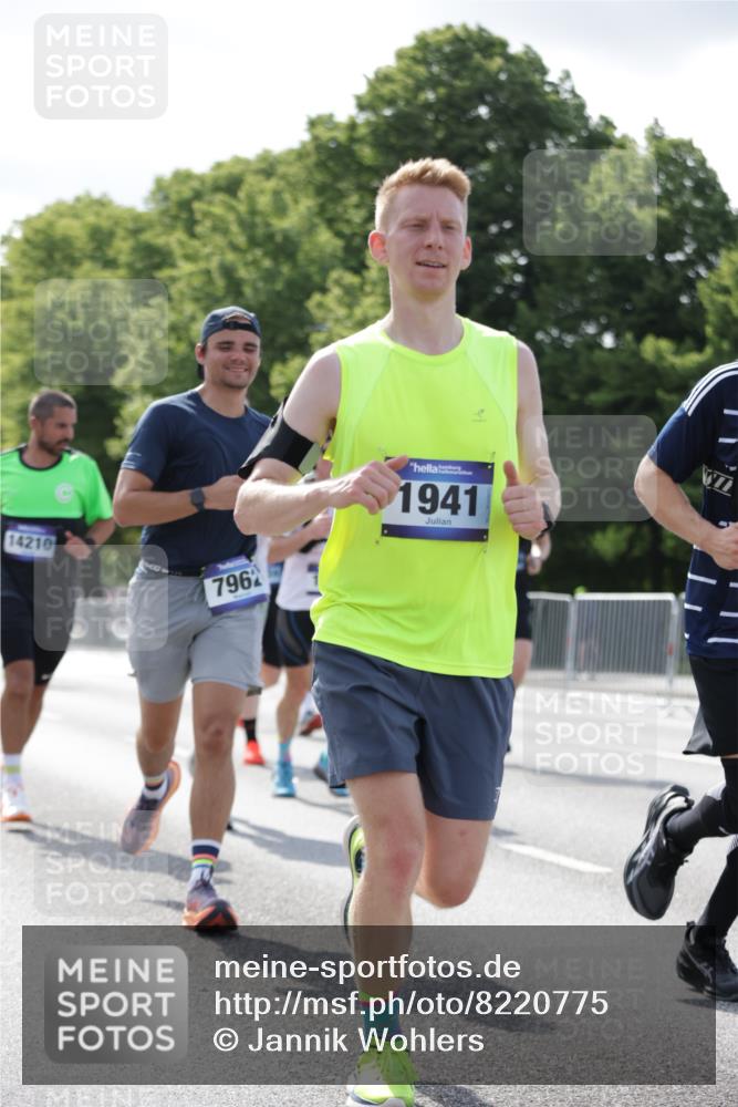 29.06.2025 - hella hamburg halbmarathon Jannik Wohlers http://msf.ph/oto/8220775 29.06.2025 09:50:53 Lombardsbrücke 1136, 1256, 1912, 1941, 2579, 3523, 3700, 4854, 4888, 4889, 5275, 5387, 6593, 6721, 6901, 7378, 7693, 7962, 8122, 8319, 9262, 9313, 9371, 9755, 9833, 9885, 10193, 10415, 11049, 11907, 11922, 12153, 12385, 12434, 12808, 12915, 13525, 14093, 14201, 14210, 14447, 14811, 14816, 15424, 15654, 15706, 15857, 15862, 16224, 16295, 16656, 16761, 17492, 17668, 17834, 18274, 18650, 18868, 18963, 18970 meine-sportfotos.de