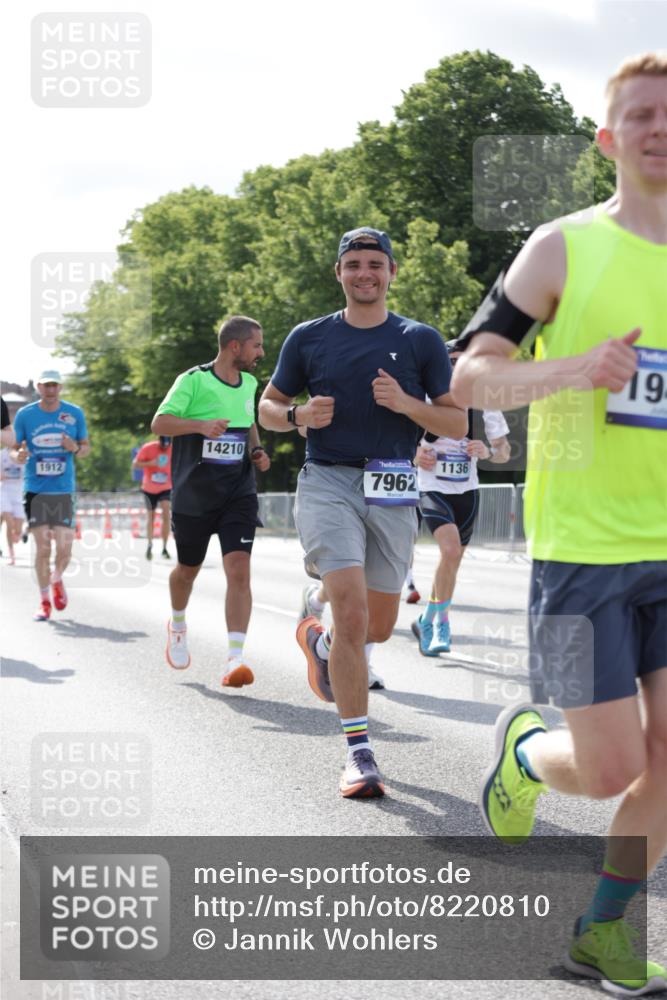 29.06.2025 - hella hamburg halbmarathon Jannik Wohlers http://msf.ph/oto/8220810 29.06.2025 09:50:53 Lombardsbrücke 1136, 1256, 1912, 1941, 2579, 3523, 3700, 4854, 4888, 4889, 5275, 5387, 6593, 6721, 6901, 7378, 7693, 7962, 8122, 8319, 9262, 9313, 9371, 9755, 9833, 9885, 10193, 10415, 11049, 11907, 11922, 12153, 12385, 12434, 12808, 12915, 13525, 14093, 14201, 14210, 14447, 14811, 14816, 15424, 15654, 15706, 15857, 15862, 16224, 16295, 16656, 16761, 17492, 17668, 17834, 18274, 18650, 18868, 18963, 18970 meine-sportfotos.de