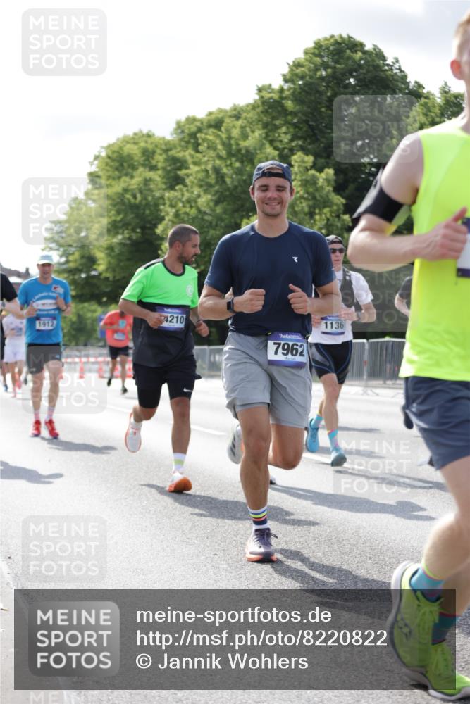 29.06.2025 - hella hamburg halbmarathon Jannik Wohlers http://msf.ph/oto/8220822 29.06.2025 09:50:53 Lombardsbrücke 1136, 1256, 1912, 1941, 2579, 3523, 3700, 4854, 4888, 4889, 5275, 5387, 6593, 6721, 6901, 7378, 7693, 7962, 8122, 8319, 9262, 9313, 9371, 9755, 9833, 9885, 10193, 10415, 11049, 11907, 11922, 12153, 12385, 12434, 12808, 12915, 13525, 14093, 14201, 14210, 14447, 14811, 14816, 15424, 15654, 15706, 15857, 15862, 16224, 16295, 16656, 16761, 17492, 17668, 17834, 18274, 18650, 18868, 18963, 18970 meine-sportfotos.de