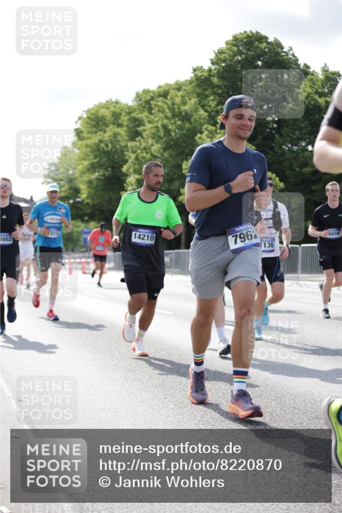 29.06.2025 - hella hamburg halbmarathon Jannik Wohlers http://msf.ph/oto/8220870 29.06.2025 09:50:54 Lombardsbrücke 1136, 1256, 1912, 1941, 2579, 3523, 3700, 4854, 4888, 4889, 5275, 5387, 6593, 6721, 6901, 7378, 7693, 7962, 8319, 9262, 9313, 9371, 9755, 9885, 10415, 11049, 11907, 11959, 12153, 12385, 12434, 12808, 12915, 13525, 14093, 14201, 14210, 14447, 14811, 14816, 15424, 15654, 15706, 15857, 15862, 16224, 16656, 16761, 17492, 17668, 17724, 17834, 18274, 18650, 18868, 18963, 18970 meine-sportfotos.de