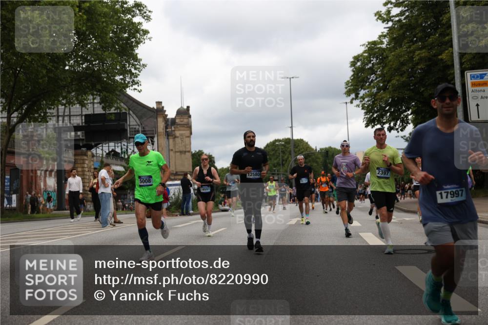 29.06.2025 - hella hamburg halbmarathon Yannick Fuchs http://msf.ph/oto/8220990 29.06.2025 10:46:04 20KM 2287, 2364, 2396, 2397, 2595, 2670, 2818, 4140, 4814, 5008, 5032, 5093, 5102, 5482, 6286, 6390, 6657, 7409, 7724, 7732, 8371, 8661, 8710, 9082, 9093, 9876, 10115, 11551, 11791, 12367, 12580, 13015, 13047, 13051, 13792, 14122, 14300, 14561, 15356, 15727, 15829, 15831, 16003, 16179, 16357, 16591, 17033, 17815, 17997, 18475, 18801, 18869, 18982 meine-sportfotos.de