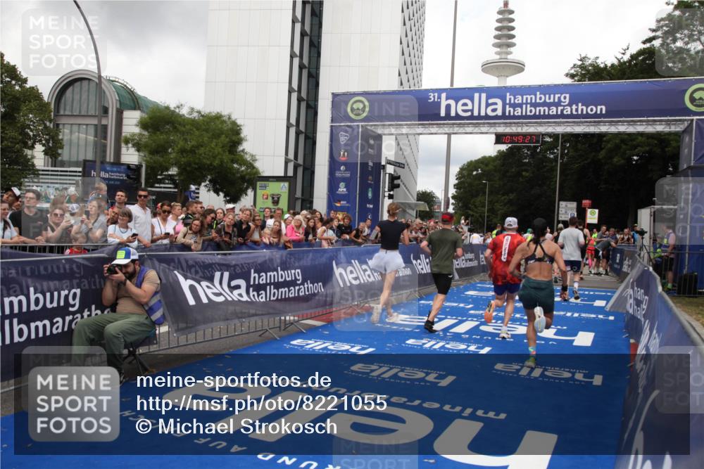 29.06.2025 - hella hamburg halbmarathon Michael Strokosch http://msf.ph/oto/8221055 29.06.2025 10:49:26 Ziel 1342, 4183, 4185, 6158, 10053, 10189, 11779, 11819, 12670, 14526, 14838, 15422, 15784, 15894, 15966 meine-sportfotos.de
