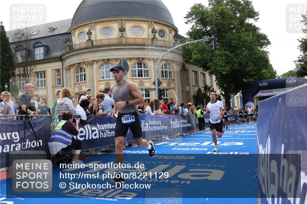 29.06.2025 - hella hamburg halbmarathon Strokosch-Dieckow http://msf.ph/oto/8221129 29.06.2025 10:29:05 Ziel 3043, 8473, 10171, 10351, 16157, 18874, 19194 meine-sportfotos.de