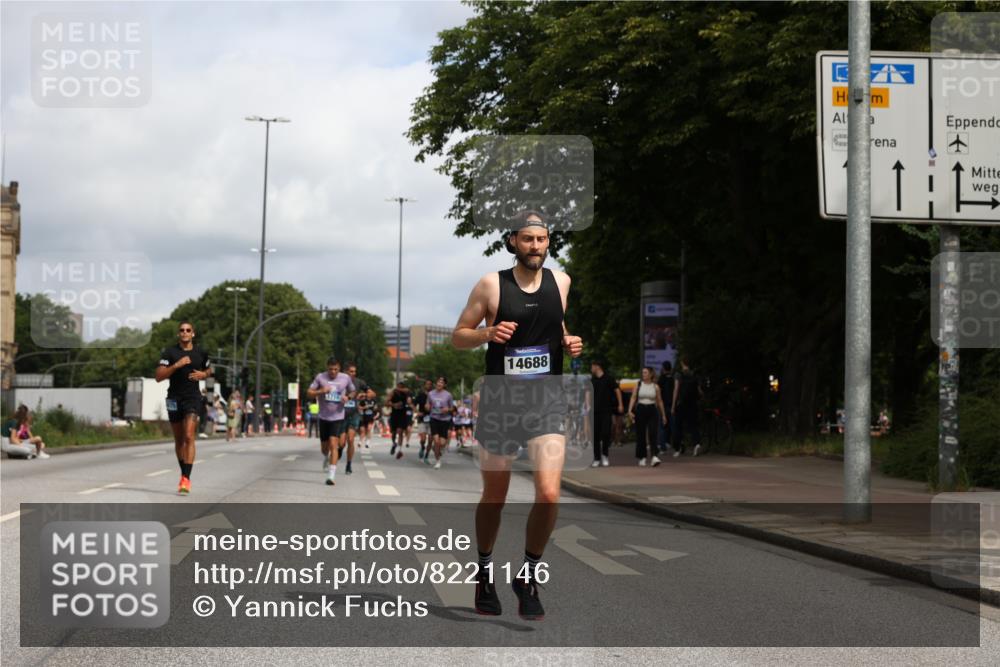 29.06.2025 - hella hamburg halbmarathon Yannick Fuchs http://msf.ph/oto/8221146 29.06.2025 10:33:02 20KM 1042, 1615, 1688, 1710, 2262, 2296, 2745, 2849, 3014, 3431, 3530, 4148, 5091, 5248, 6095, 6684, 7110, 7229, 8002, 8091, 11049, 11379, 12915, 13755, 14688, 14992, 15372, 16075, 17154, 17623, 17722, 18529, 18584, 18761 meine-sportfotos.de