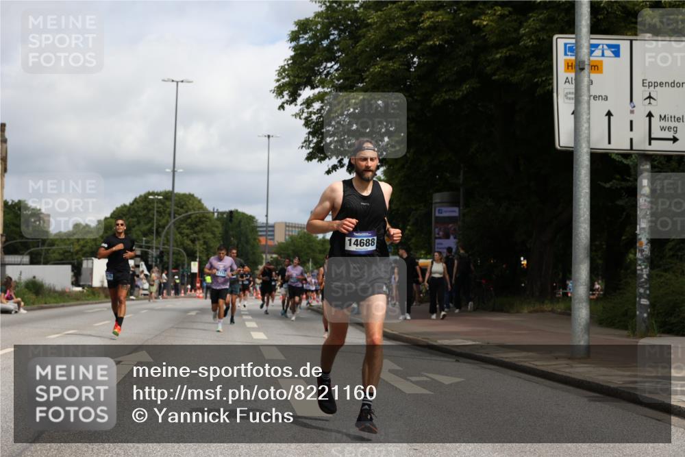 29.06.2025 - hella hamburg halbmarathon Yannick Fuchs http://msf.ph/oto/8221160 29.06.2025 10:33:02 20KM 1042, 1615, 1688, 1710, 2262, 2296, 2745, 2849, 3014, 3431, 3530, 4148, 5091, 5248, 6095, 6684, 7110, 7229, 8002, 8091, 11049, 11379, 12915, 13755, 14688, 14992, 15372, 16075, 17154, 17623, 17722, 18529, 18584, 18761 meine-sportfotos.de