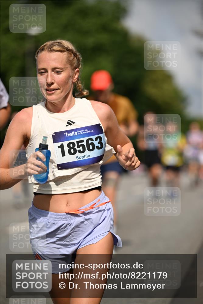 29.06.2025 - hella hamburg halbmarathon Dr. Thomas Lammeyer http://msf.ph/oto/8221179 29.06.2025 09:49:38 Kennedybrücke 2525, 3809, 3843, 3955, 4812, 5042, 6169, 6495, 7534, 7845, 7901, 8784, 8956, 10298, 10453, 10929, 11199, 11230 meine-sportfotos.de
