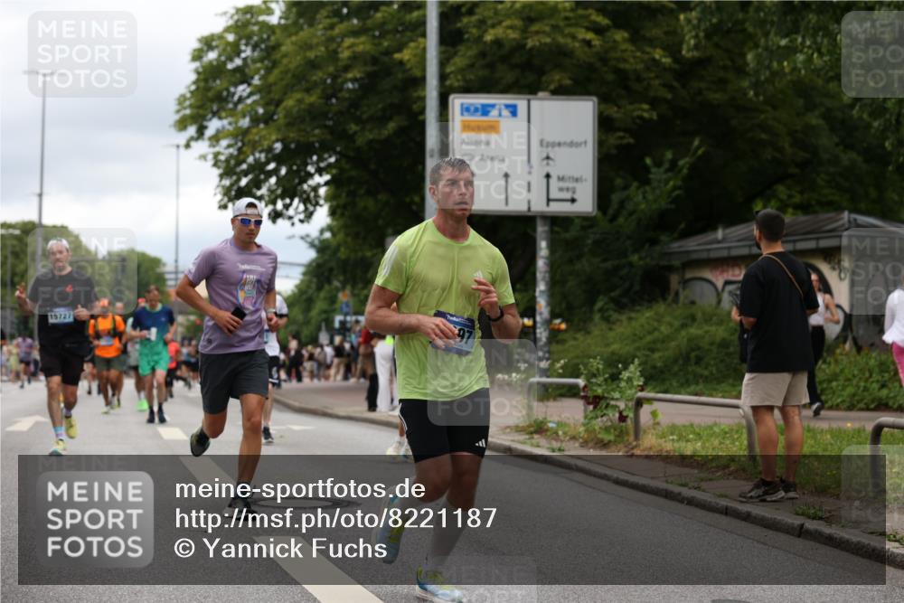 29.06.2025 - hella hamburg halbmarathon Yannick Fuchs http://msf.ph/oto/8221187 29.06.2025 10:46:05 20KM 2287, 2364, 2396, 2397, 2595, 2670, 2818, 4140, 4814, 5008, 5032, 5093, 5102, 5482, 6286, 6390, 6657, 7409, 7724, 7732, 8371, 8661, 8710, 8977, 9082, 9093, 9876, 10115, 11551, 11791, 12367, 12580, 13015, 13047, 13051, 13792, 14122, 14300, 14561, 15356, 15427, 15727, 15829, 15831, 16003, 16179, 16357, 16591, 17815, 17997, 18475, 18801, 18869, 18982 meine-sportfotos.de