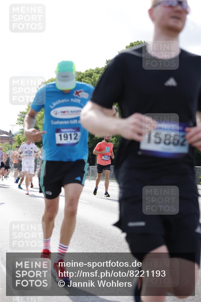 29.06.2025 - hella hamburg halbmarathon Jannik Wohlers http://msf.ph/oto/8221193 29.06.2025 09:50:56 Lombardsbrücke 1136, 1912, 1920, 1941, 2972, 3523, 3700, 4759, 4854, 4888, 4889, 4999, 5275, 6593, 6721, 6901, 7378, 7693, 7962, 8319, 9262, 9313, 9371, 9755, 9885, 11049, 11907, 11959, 12153, 12385, 12808, 12915, 13525, 14093, 14201, 14210, 14447, 14816, 15383, 15424, 15654, 15706, 15857, 15862, 16224, 16656, 16761, 17492, 17668, 17724, 17834, 18013, 18274, 18868, 18963, 18970 meine-sportfotos.de