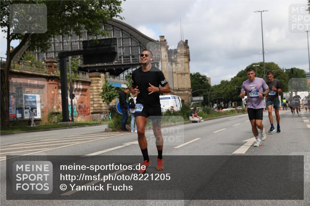 29.06.2025 - hella hamburg halbmarathon Yannick Fuchs http://msf.ph/oto/8221205 29.06.2025 10:33:06 20KM 1042, 1615, 1688, 1710, 2262, 2296, 2719, 2745, 2849, 3014, 3431, 3530, 4148, 5091, 5248, 6095, 6684, 7110, 8091, 10218, 11049, 11281, 11379, 12137, 12915, 13755, 14688, 14992, 15372, 16075, 16280, 17154, 17623, 17722, 18761 meine-sportfotos.de