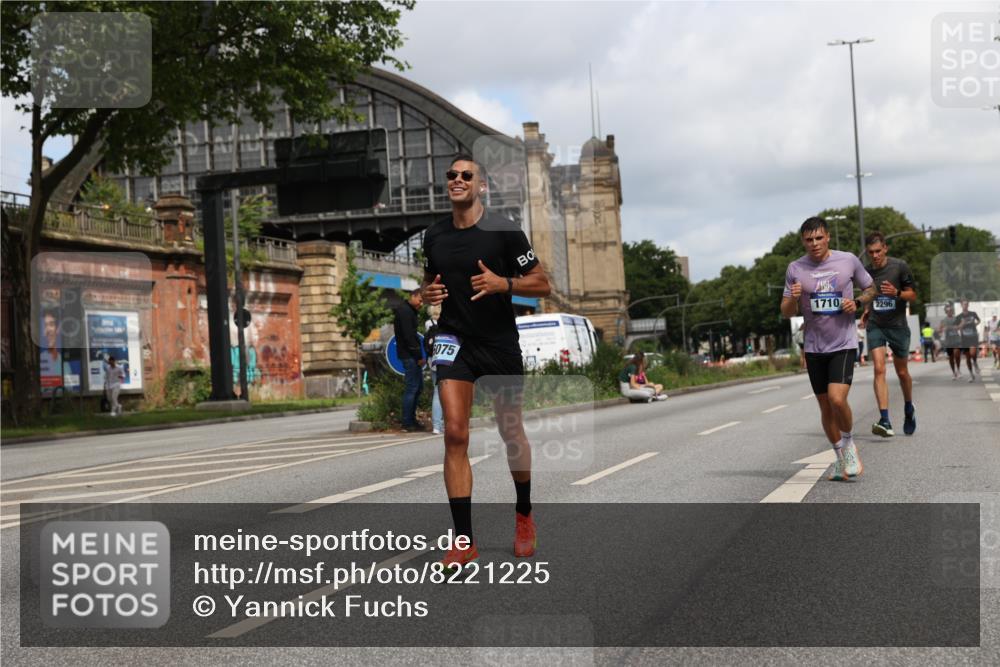 29.06.2025 - hella hamburg halbmarathon Yannick Fuchs http://msf.ph/oto/8221225 29.06.2025 10:33:06 20KM 1042, 1615, 1688, 1710, 2262, 2296, 2719, 2745, 2849, 3014, 3431, 3530, 4148, 5091, 5248, 6095, 6684, 7110, 8091, 10218, 11049, 11281, 11379, 12137, 12915, 13755, 14688, 14992, 15372, 16075, 16280, 17154, 17623, 17722, 18761 meine-sportfotos.de