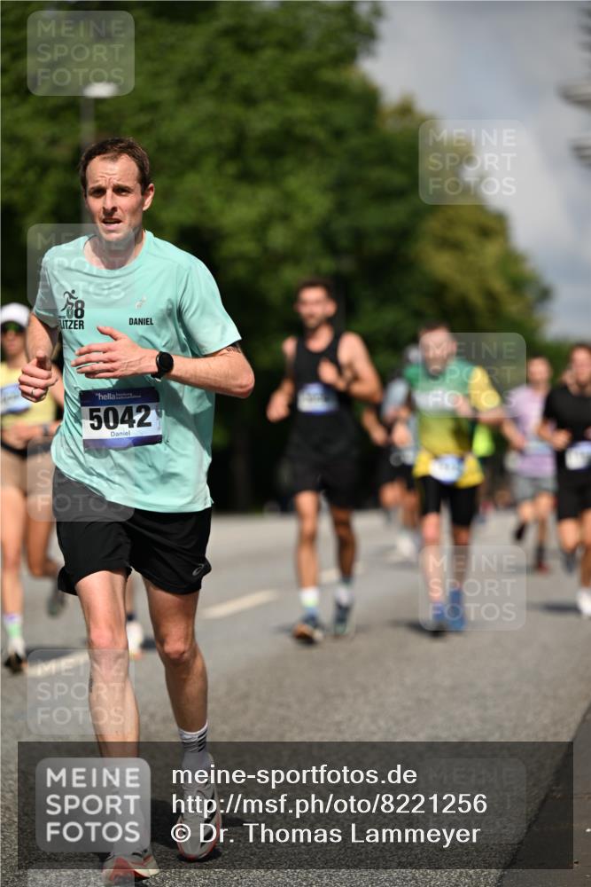 29.06.2025 - hella hamburg halbmarathon Dr. Thomas Lammeyer http://msf.ph/oto/8221256 29.06.2025 09:49:40 Kennedybrücke 2525, 3809, 3843, 3955, 4477, 4812, 5042, 6169, 6495, 7534, 7845, 7901, 8784, 8956, 10298, 10453, 10865, 10929, 11199, 11230 meine-sportfotos.de