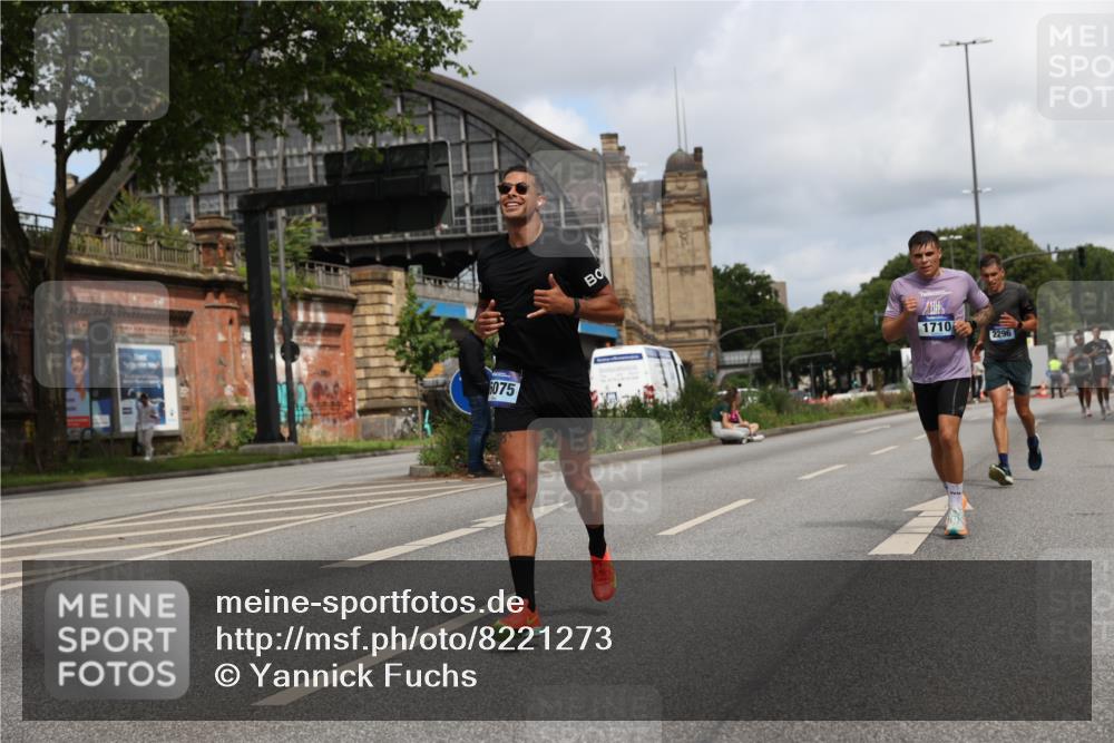 29.06.2025 - hella hamburg halbmarathon Yannick Fuchs http://msf.ph/oto/8221273 29.06.2025 10:33:06 20KM 1042, 1615, 1688, 1710, 2262, 2296, 2719, 2745, 2849, 3014, 3431, 3530, 4148, 5091, 5248, 6095, 6684, 7110, 8091, 10218, 11049, 11281, 11379, 12137, 12915, 13755, 14688, 14992, 15372, 16075, 16280, 17154, 17623, 17722, 18761 meine-sportfotos.de