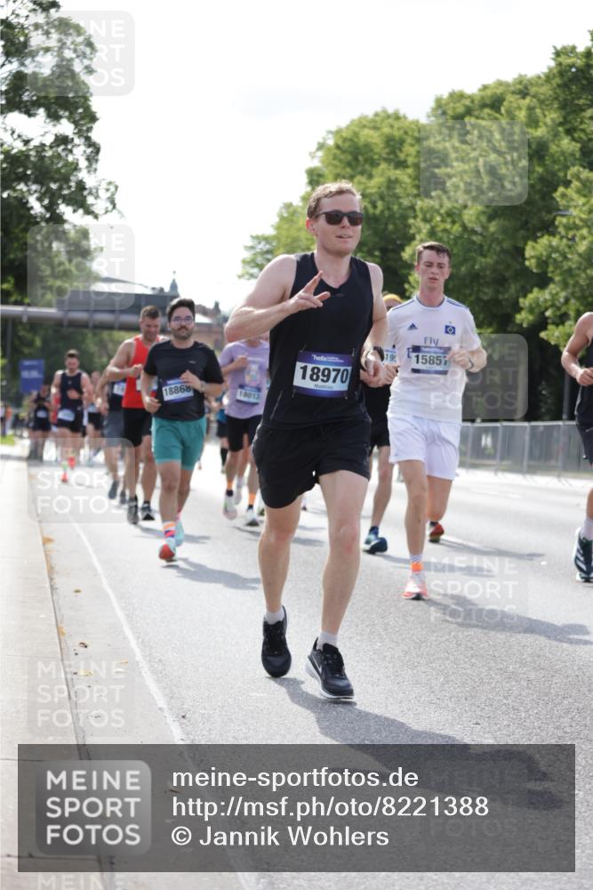 29.06.2025 - hella hamburg halbmarathon Jannik Wohlers http://msf.ph/oto/8221388 29.06.2025 09:50:59 Lombardsbrücke 1136, 1912, 1920, 1941, 2972, 3523, 3700, 4297, 4759, 4854, 4999, 5375, 6593, 6721, 6901, 7378, 7693, 7962, 9262, 9313, 9371, 9755, 9885, 11049, 11907, 11959, 12153, 12385, 13525, 14093, 14201, 14210, 14447, 14722, 14816, 15383, 15424, 15654, 15706, 15857, 15862, 16656, 16660, 16761, 17492, 17724, 17834, 18013, 18868, 18963, 18970 meine-sportfotos.de