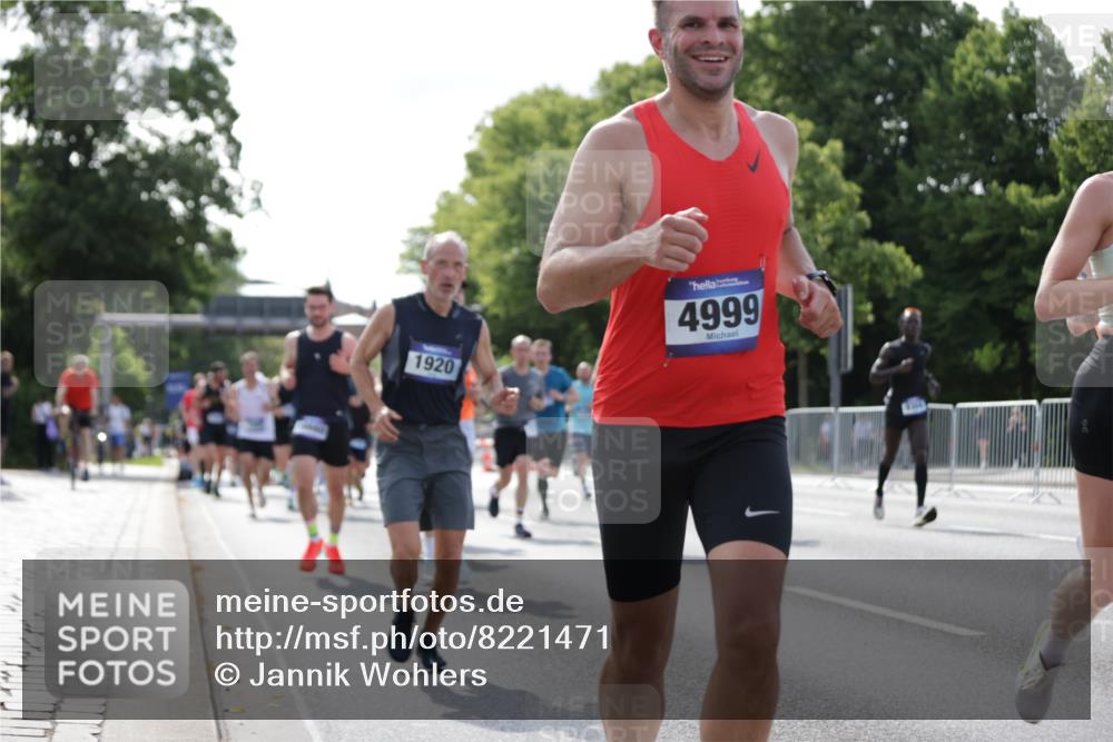 29.06.2025 - hella hamburg halbmarathon Jannik Wohlers http://msf.ph/oto/8221471 29.06.2025 09:51:03 Lombardsbrücke 1136, 1520, 1570, 1912, 1920, 1941, 2880, 2972, 3523, 3700, 4297, 4634, 4759, 4843, 4999, 5375, 5410, 6721, 7105, 7363, 7378, 7693, 7962, 8871, 9313, 9364, 9885, 11049, 11417, 11959, 12385, 13196, 14201, 14210, 14447, 14722, 14816, 15383, 15424, 15857, 15862, 16281, 16656, 16660, 16761, 17492, 17724, 17834, 18013, 18868, 18970 meine-sportfotos.de