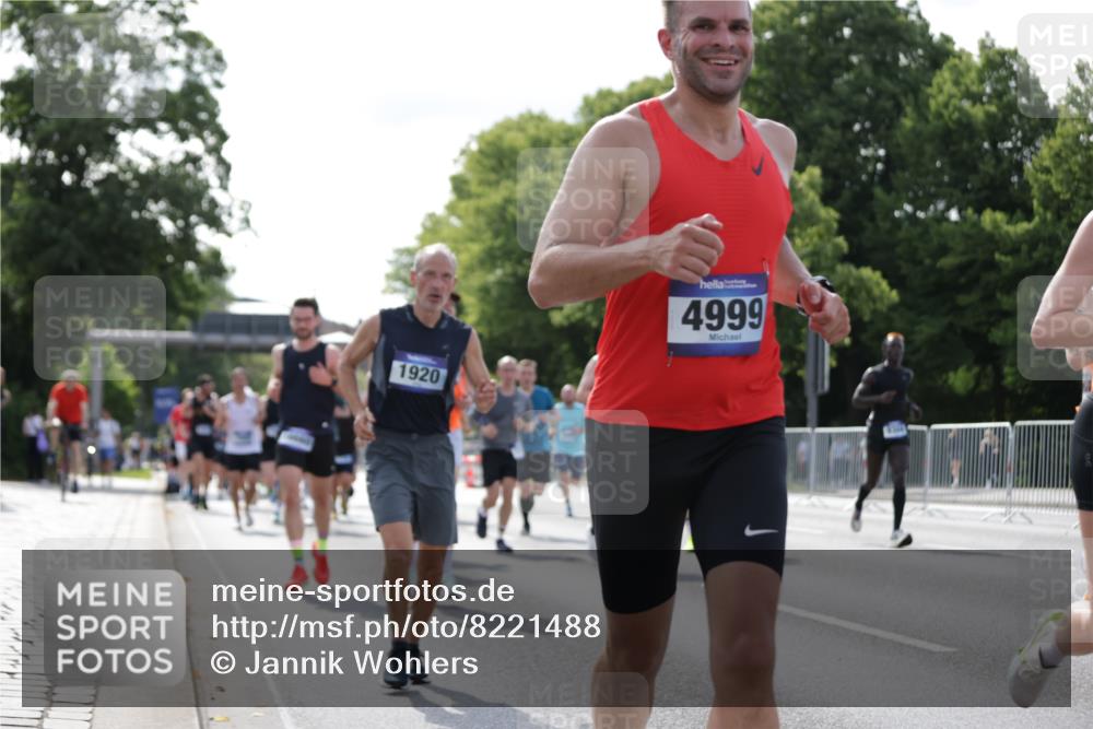 29.06.2025 - hella hamburg halbmarathon Jannik Wohlers http://msf.ph/oto/8221488 29.06.2025 09:51:03 Lombardsbrücke 1136, 1520, 1570, 1912, 1920, 1941, 2880, 2972, 3523, 3700, 4297, 4634, 4759, 4843, 4999, 5375, 5410, 6721, 7105, 7363, 7378, 7693, 7962, 8871, 9313, 9364, 9885, 11049, 11417, 11959, 12385, 13196, 14201, 14210, 14447, 14722, 14816, 15383, 15424, 15857, 15862, 16281, 16656, 16660, 16761, 17492, 17724, 17834, 18013, 18868, 18970 meine-sportfotos.de