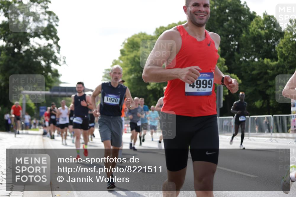 29.06.2025 - hella hamburg halbmarathon Jannik Wohlers http://msf.ph/oto/8221511 29.06.2025 09:51:03 Lombardsbrücke 1136, 1520, 1570, 1912, 1920, 1941, 2880, 2972, 3523, 3700, 4297, 4634, 4759, 4843, 4999, 5375, 5410, 6721, 7105, 7363, 7378, 7693, 7962, 8871, 9313, 9364, 9885, 11049, 11417, 11959, 12385, 13196, 14201, 14210, 14447, 14722, 14816, 15383, 15424, 15857, 15862, 16281, 16656, 16660, 16761, 17492, 17724, 17834, 18013, 18868, 18970 meine-sportfotos.de