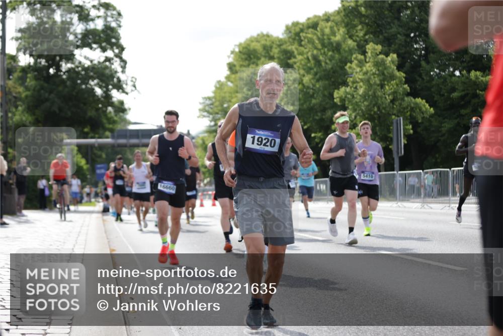 29.06.2025 - hella hamburg halbmarathon Jannik Wohlers http://msf.ph/oto/8221635 29.06.2025 09:51:04 Lombardsbrücke 1136, 1520, 1570, 1912, 1920, 1941, 2880, 2972, 3523, 3700, 4297, 4634, 4759, 4843, 4999, 5375, 5410, 7105, 7363, 7378, 7693, 7962, 8871, 9364, 9885, 10480, 11049, 11417, 11959, 13196, 13479, 14201, 14210, 14447, 14722, 14816, 15383, 15424, 15542, 15857, 15862, 16281, 16656, 16660, 16761, 17492, 17724, 17834, 18013, 18539, 18868, 18970 meine-sportfotos.de
