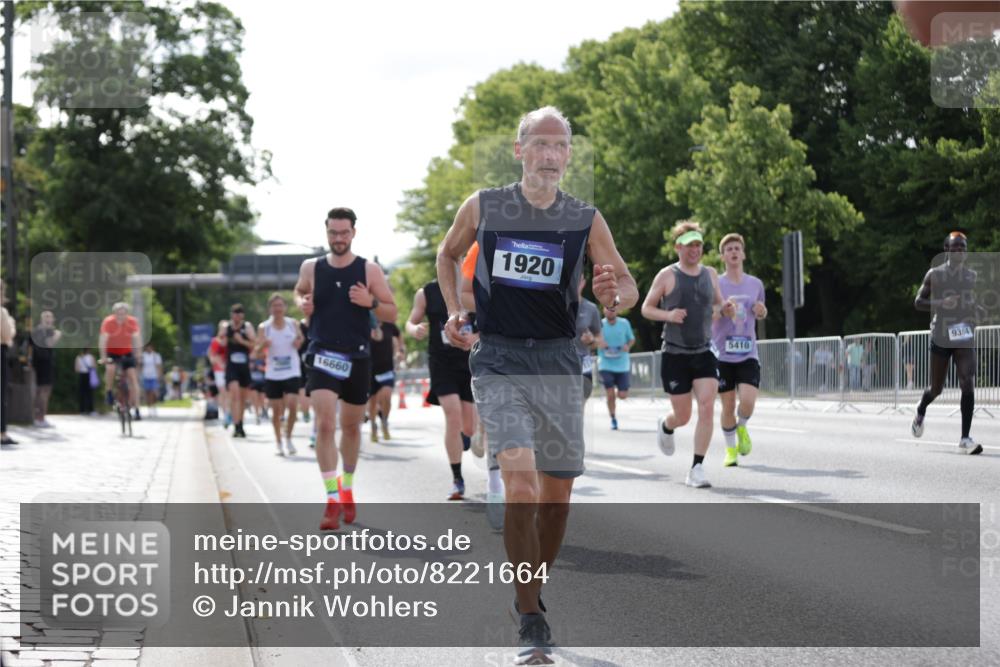 29.06.2025 - hella hamburg halbmarathon Jannik Wohlers http://msf.ph/oto/8221664 29.06.2025 09:51:04 Lombardsbrücke 1136, 1520, 1570, 1912, 1920, 1941, 2880, 2972, 3523, 3700, 4297, 4634, 4759, 4843, 4999, 5375, 5410, 7105, 7363, 7378, 7693, 7962, 8871, 9364, 9885, 10480, 11049, 11417, 11959, 13196, 13479, 14201, 14210, 14447, 14722, 14816, 15383, 15424, 15542, 15857, 15862, 16281, 16656, 16660, 16761, 17492, 17724, 17834, 18013, 18539, 18868, 18970 meine-sportfotos.de