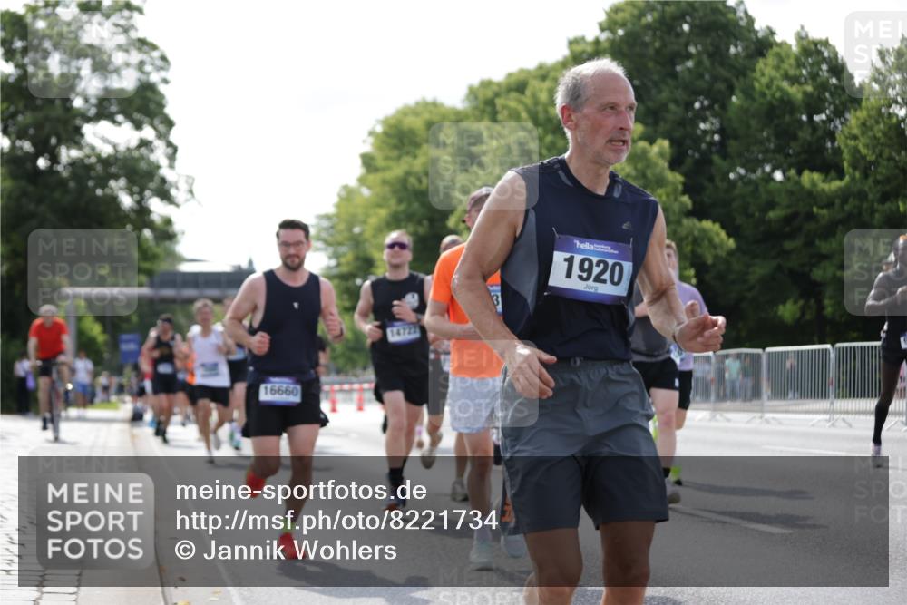 29.06.2025 - hella hamburg halbmarathon Jannik Wohlers http://msf.ph/oto/8221734 29.06.2025 09:51:04 Lombardsbrücke 1136, 1520, 1570, 1912, 1920, 1941, 2880, 2972, 3523, 3700, 4297, 4634, 4759, 4843, 4999, 5375, 5410, 7105, 7363, 7378, 7693, 7962, 8871, 9364, 9885, 10480, 11049, 11417, 11959, 13196, 13479, 14201, 14210, 14447, 14722, 14816, 15383, 15424, 15542, 15857, 15862, 16281, 16656, 16660, 16761, 17492, 17724, 17834, 18013, 18539, 18868, 18970 meine-sportfotos.de