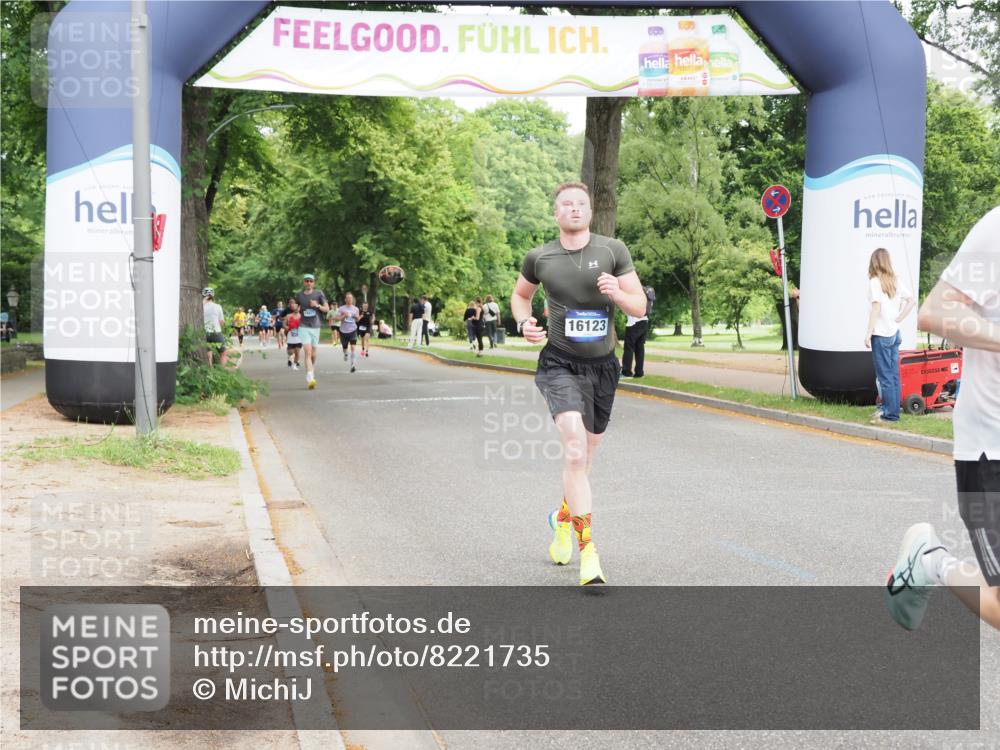 29.06.2025 - hella hamburg halbmarathon MichiJ http://msf.ph/oto/8221735 29.06.2025 10:24:28 Zwischen KM18-KM19 1889, 4944, 12751, 13252, 14629, 14841, 15621, 16123, 17022, 17306, 17643, 18183 meine-sportfotos.de