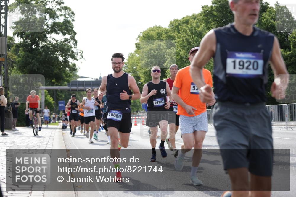 29.06.2025 - hella hamburg halbmarathon Jannik Wohlers http://msf.ph/oto/8221744 29.06.2025 09:51:05 Lombardsbrücke 1136, 1520, 1570, 1912, 1920, 1941, 2880, 2972, 3523, 3700, 4297, 4634, 4759, 4843, 4999, 5375, 5410, 7105, 7363, 7378, 7962, 8871, 9364, 9885, 10480, 11049, 11417, 11959, 13196, 13479, 14201, 14210, 14722, 14816, 15383, 15424, 15542, 15828, 15857, 15862, 16281, 16656, 16660, 17381, 17382, 17492, 17724, 17834, 18013, 18539, 18868, 18970 meine-sportfotos.de