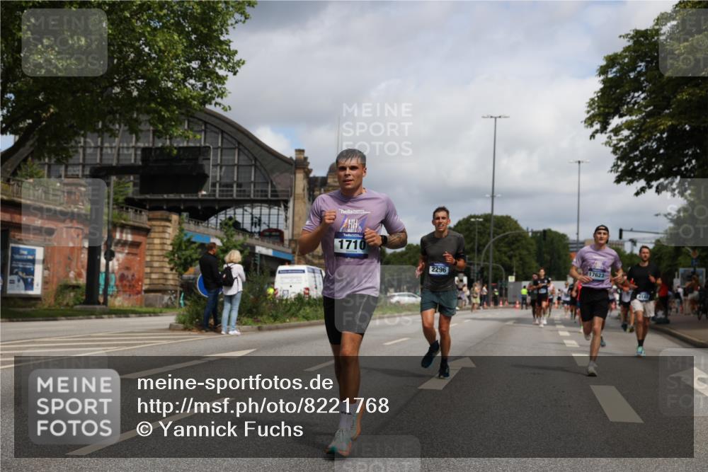 29.06.2025 - hella hamburg halbmarathon Yannick Fuchs http://msf.ph/oto/8221768 29.06.2025 10:33:07 20KM 1042, 1615, 1688, 1710, 2262, 2296, 2719, 2745, 2849, 3014, 3431, 3530, 4148, 5091, 5248, 6095, 6684, 7110, 8091, 10218, 11049, 11281, 11379, 12137, 12915, 13755, 14688, 14992, 15372, 16075, 16280, 17154, 17623, 17722, 18761 meine-sportfotos.de