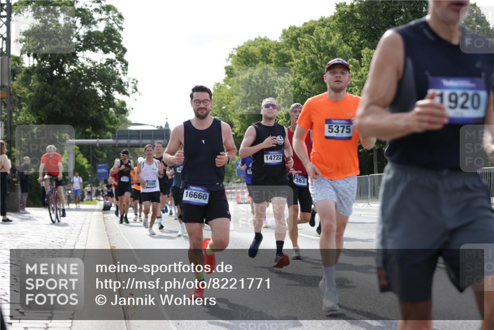 29.06.2025 - hella hamburg halbmarathon Jannik Wohlers http://msf.ph/oto/8221771 29.06.2025 09:51:05 Lombardsbrücke 1136, 1520, 1570, 1912, 1920, 1941, 2880, 2972, 3523, 3700, 4297, 4634, 4759, 4843, 4999, 5375, 5410, 7105, 7363, 7378, 7962, 8871, 9364, 9885, 10480, 11049, 11417, 11959, 13196, 13479, 14201, 14210, 14722, 14816, 15383, 15424, 15542, 15828, 15857, 15862, 16281, 16656, 16660, 17381, 17382, 17492, 17724, 17834, 18013, 18539, 18868, 18970 meine-sportfotos.de