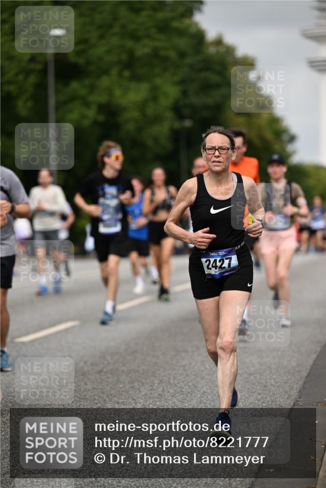 29.06.2025 - hella hamburg halbmarathon Dr. Thomas Lammeyer http://msf.ph/oto/8221777 29.06.2025 10:13:00 Kennedybrücke 1147, 1188, 1823, 2427, 2978, 3762, 4592, 4859, 5885, 6674, 7198, 9718, 9823, 9951, 9958, 10035, 10092, 10194, 10609, 10857 meine-sportfotos.de