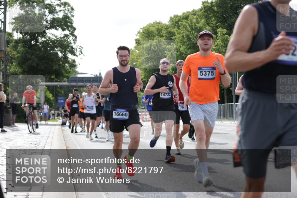 29.06.2025 - hella hamburg halbmarathon Jannik Wohlers http://msf.ph/oto/8221797 29.06.2025 09:51:05 Lombardsbrücke 1136, 1520, 1570, 1912, 1920, 1941, 2880, 2972, 3523, 3700, 4297, 4634, 4759, 4843, 4999, 5375, 5410, 7105, 7363, 7378, 7962, 8871, 9364, 9885, 10480, 11049, 11417, 11959, 13196, 13479, 14201, 14210, 14722, 14816, 15383, 15424, 15542, 15828, 15857, 15862, 16281, 16656, 16660, 17381, 17382, 17492, 17724, 17834, 18013, 18539, 18868, 18970 meine-sportfotos.de