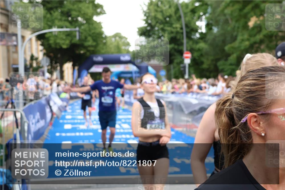 29.06.2025 - hella hamburg halbmarathon Zöllner http://msf.ph/oto/8221807 29.06.2025 10:52:23 Ziel 4140, 4419, 4587, 6164, 7896, 9074, 13211, 13707, 15144, 15446, 17773, 17997 meine-sportfotos.de