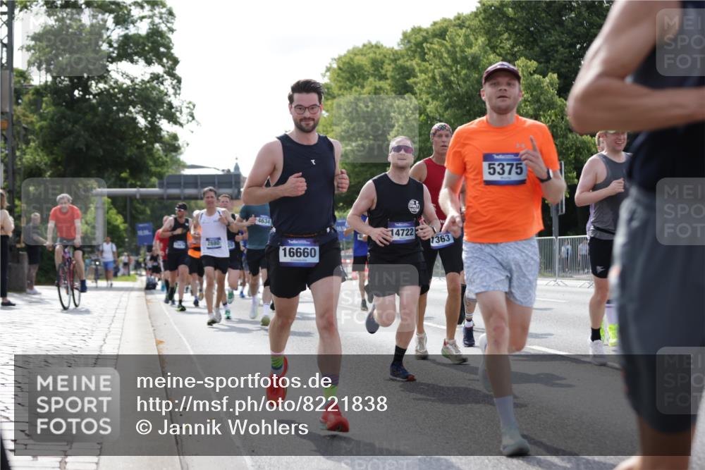 29.06.2025 - hella hamburg halbmarathon Jannik Wohlers http://msf.ph/oto/8221838 29.06.2025 09:51:05 Lombardsbrücke 1136, 1520, 1570, 1912, 1920, 1941, 2880, 2972, 3523, 3700, 4297, 4634, 4759, 4843, 4999, 5375, 5410, 7105, 7363, 7378, 7962, 8871, 9364, 9885, 10480, 11049, 11417, 11959, 13196, 13479, 14201, 14210, 14722, 14816, 15383, 15424, 15542, 15828, 15857, 15862, 16281, 16656, 16660, 17381, 17382, 17492, 17724, 17834, 18013, 18539, 18868, 18970 meine-sportfotos.de