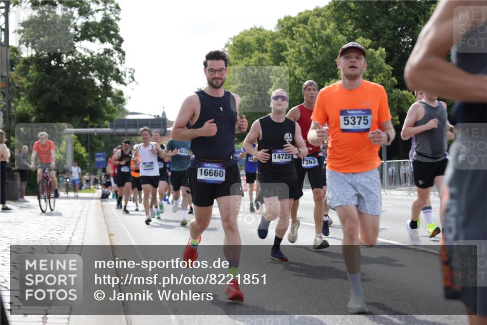 29.06.2025 - hella hamburg halbmarathon Jannik Wohlers http://msf.ph/oto/8221851 29.06.2025 09:51:05 Lombardsbrücke 1136, 1520, 1570, 1912, 1920, 1941, 2880, 2972, 3523, 3700, 4297, 4634, 4759, 4843, 4999, 5375, 5410, 7105, 7363, 7378, 7962, 8871, 9364, 9885, 10480, 11049, 11417, 11959, 13196, 13479, 14201, 14210, 14722, 14816, 15383, 15424, 15542, 15828, 15857, 15862, 16281, 16656, 16660, 17381, 17382, 17492, 17724, 17834, 18013, 18539, 18868, 18970 meine-sportfotos.de
