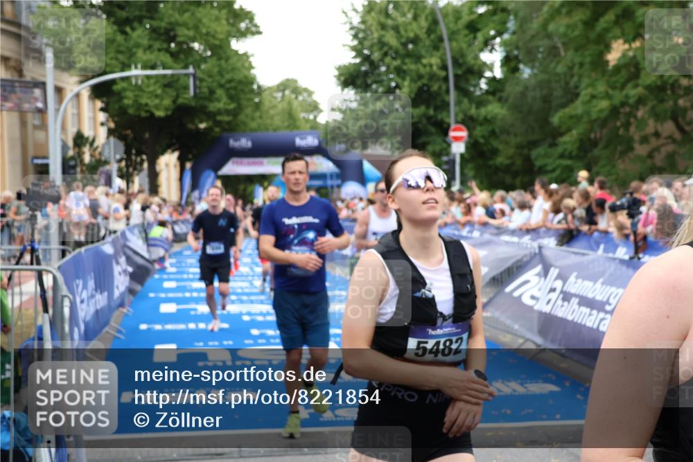 29.06.2025 - hella hamburg halbmarathon Zöllner http://msf.ph/oto/8221854 29.06.2025 10:52:23 Ziel 4140, 4419, 4587, 6164, 7896, 9074, 13211, 13707, 15144, 15446, 17773, 17997 meine-sportfotos.de