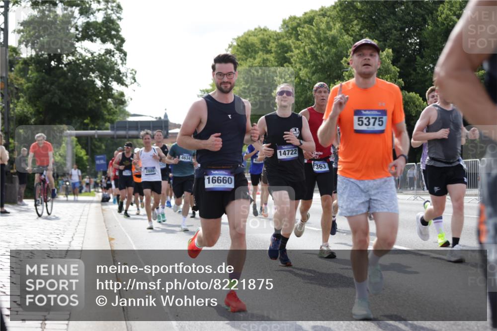 29.06.2025 - hella hamburg halbmarathon Jannik Wohlers http://msf.ph/oto/8221875 29.06.2025 09:51:05 Lombardsbrücke 1136, 1520, 1570, 1912, 1920, 1941, 2880, 2972, 3523, 3700, 4297, 4634, 4759, 4843, 4999, 5375, 5410, 7105, 7363, 7378, 7962, 8871, 9364, 9885, 10480, 11049, 11417, 11959, 13196, 13479, 14201, 14210, 14722, 14816, 15383, 15424, 15542, 15828, 15857, 15862, 16281, 16656, 16660, 17381, 17382, 17492, 17724, 17834, 18013, 18539, 18868, 18970 meine-sportfotos.de